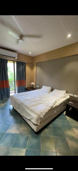 4 bhk lavish lake side property